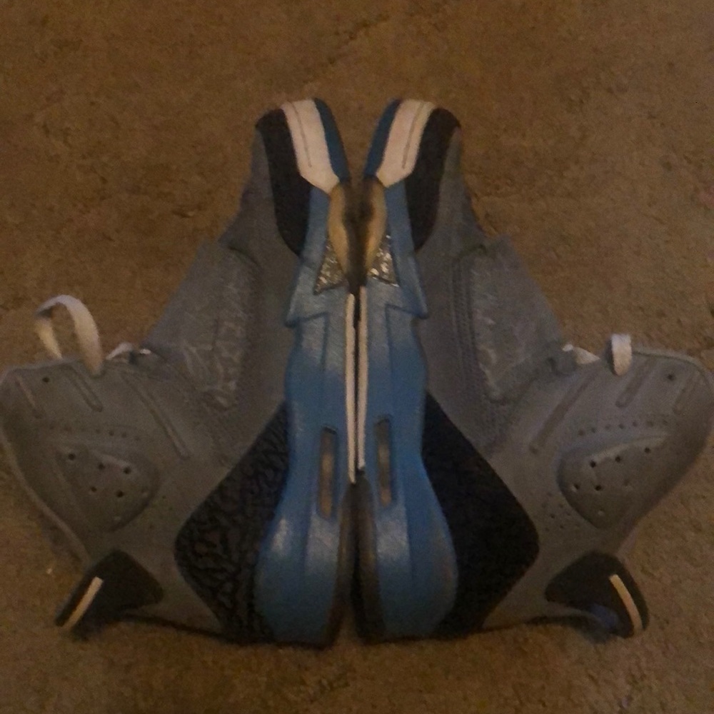 Jordan Sneakers - Picture 5 of 6